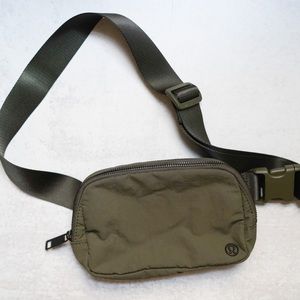 Lululemon Fanny pack “Everywhere Belt Bag”